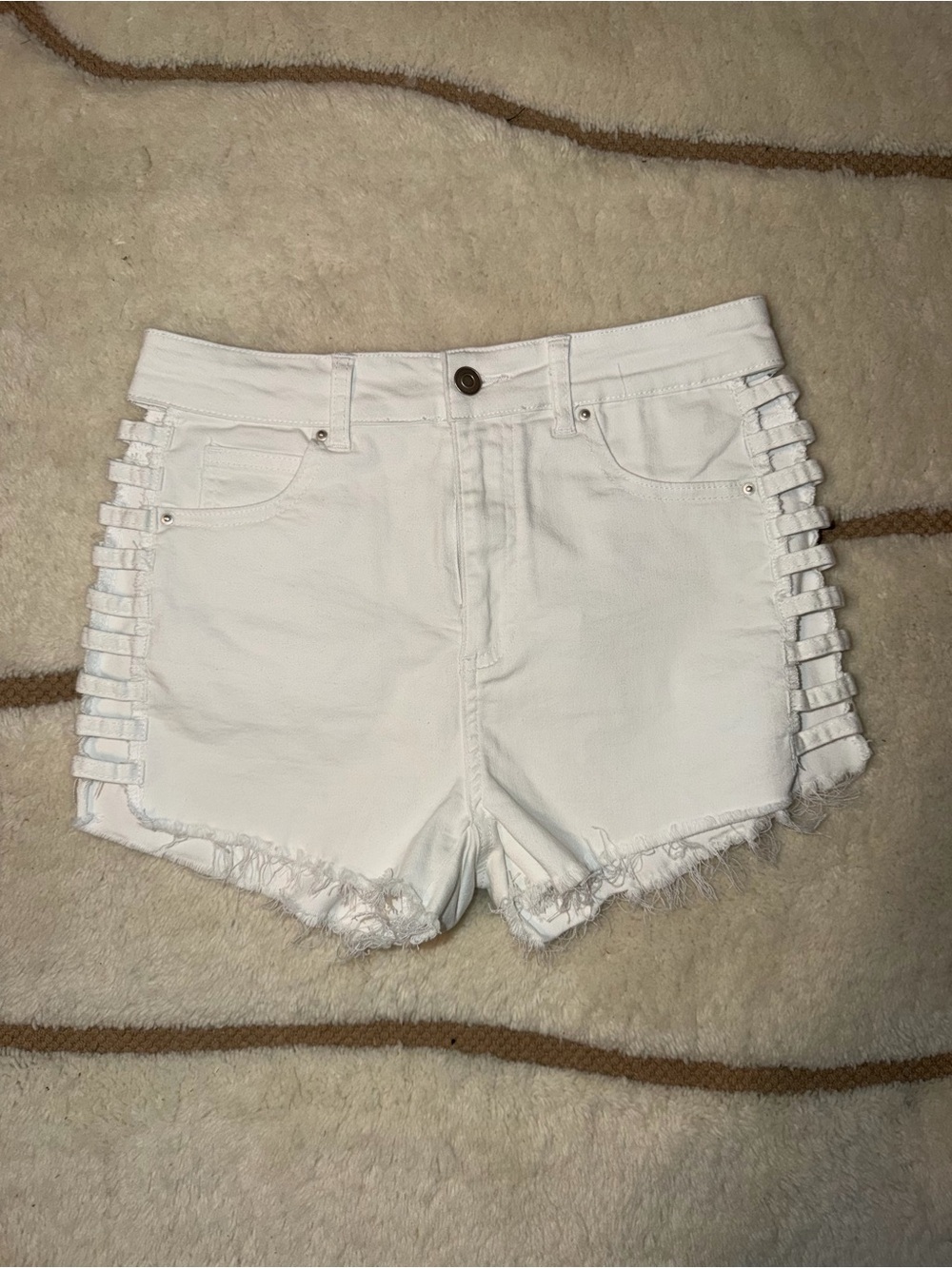 Windsor NWT Women’s Large White High Rise Cutout Denim Shorts